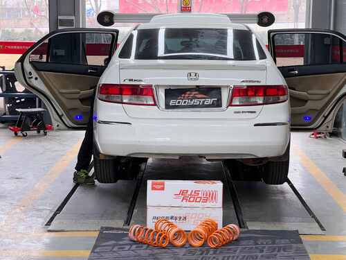 最新の会社の事例について 2004年 ホンダ・アコード 2.0L EDDYスポーツショートスプリングを搭載